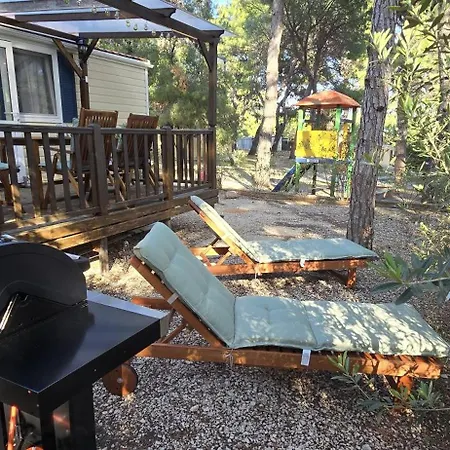 Vomer Beachside Unit Campeggio Pakoštane